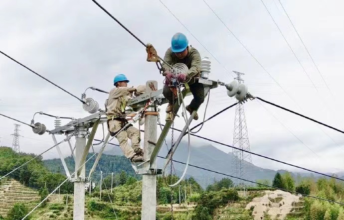 格栅防磨经纬结构 供需双侧发力 保障电力供应——格栅防磨(图2)