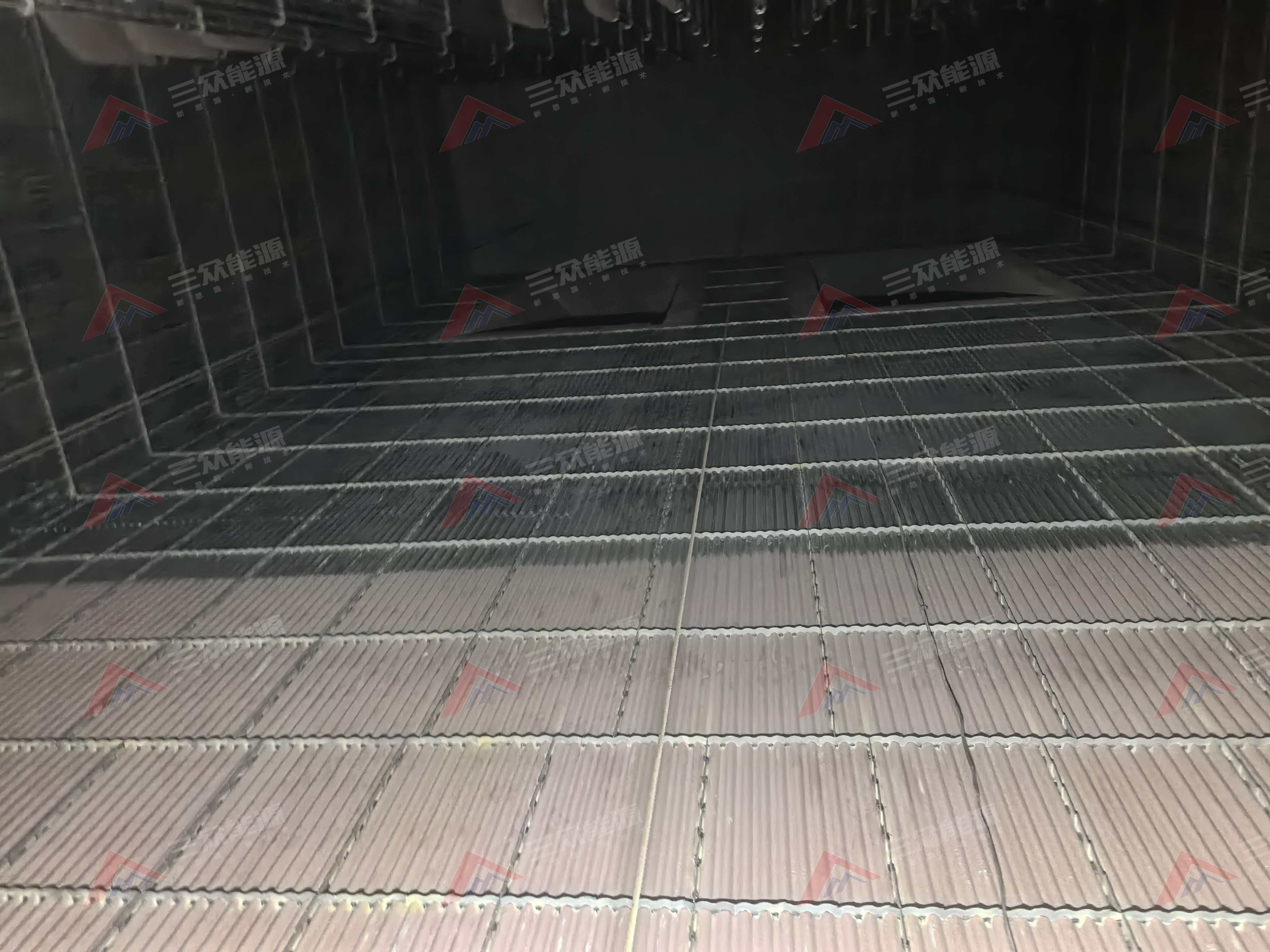 CFB锅炉水冷壁磨损终极解决方案：郑州三众格栅防磨#水冷壁防磨厂家#锅炉防磨格栅安装#防磨格栅价格#锅炉防磨改造方案#防磨格栅定制生产